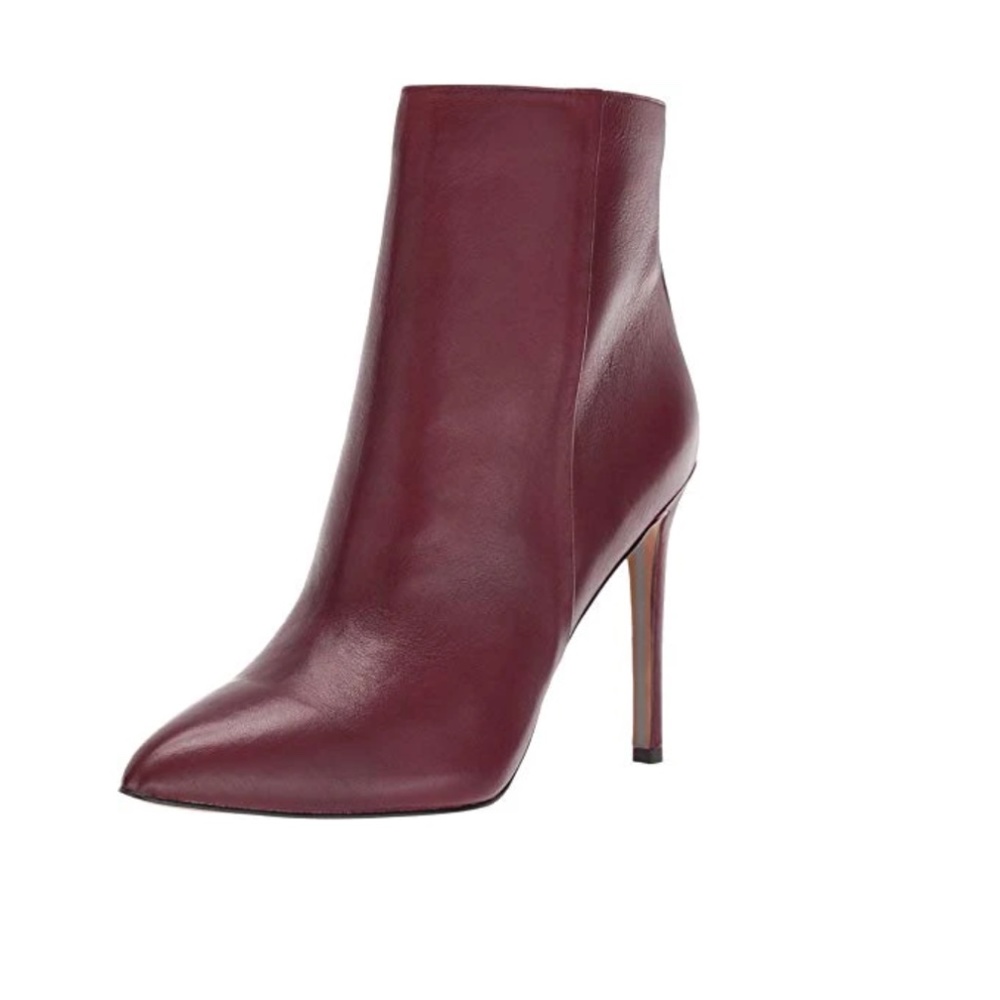 Women's Sam Edelman Wren Almond Toe Bootie. Size 8